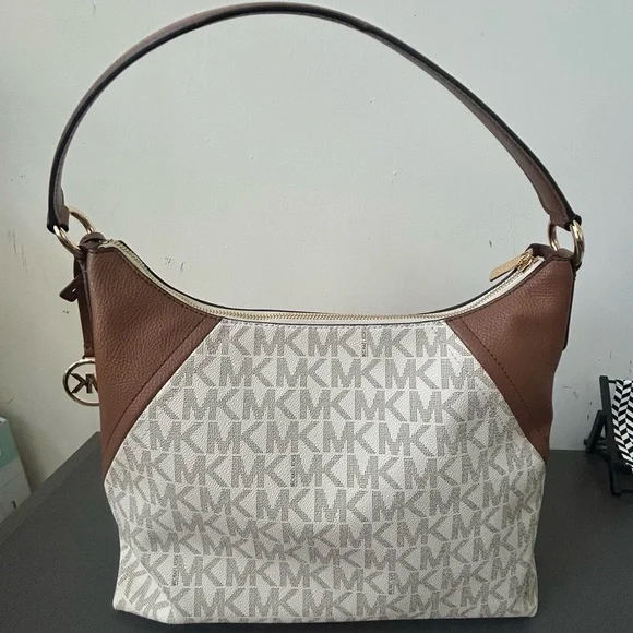 Michael Kors Tan and White Hobo Bag - Picture 2 of 8
